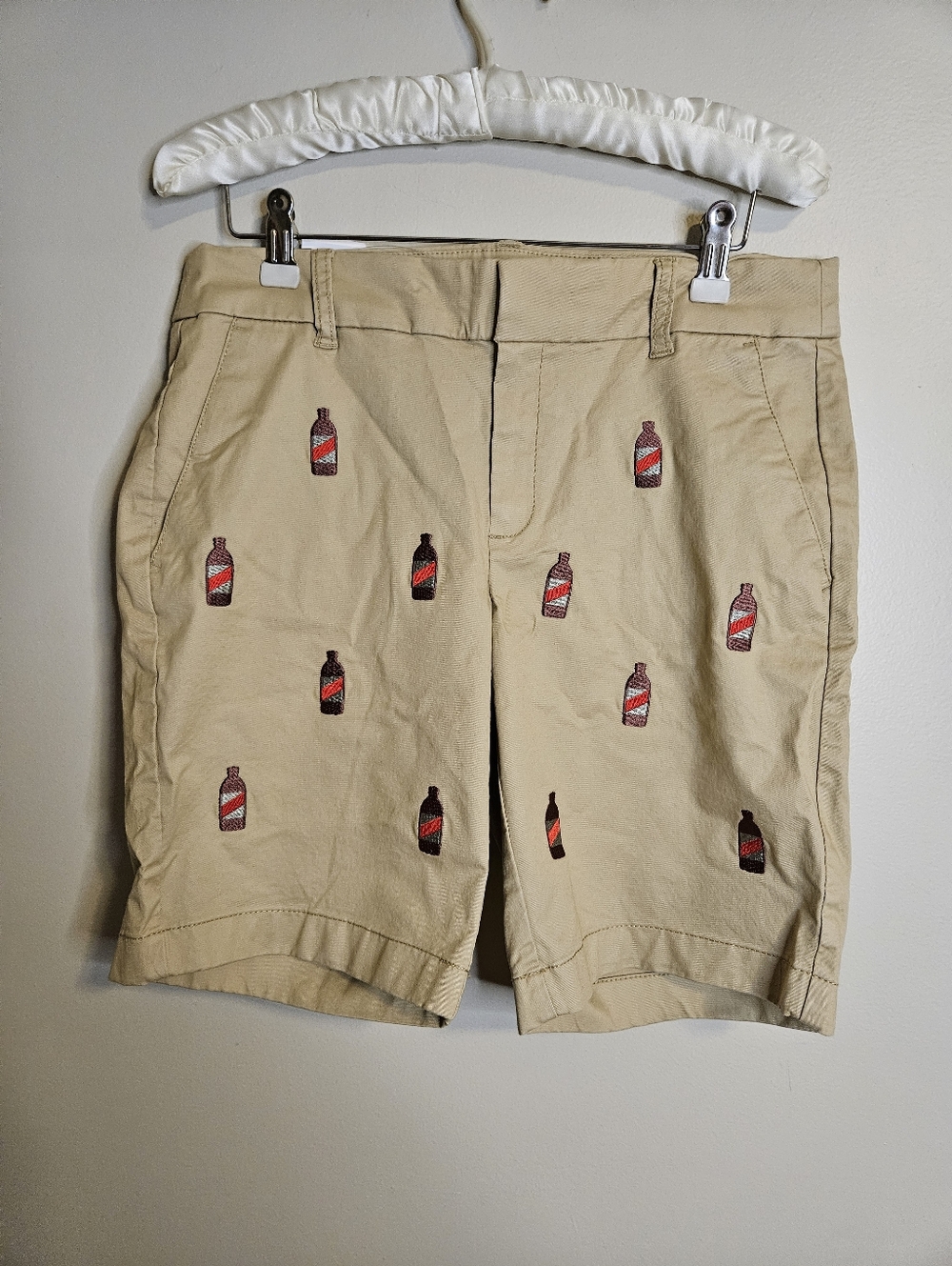 J.Crew Factory 9" Frankie Bermuda Chino Shorts Red Stripe Beer Bottle Critter - Picture 1 of 10